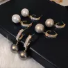 Boucles d'oreilles en cristal avec une perle