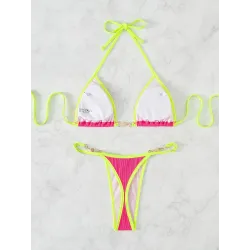 Ensemble bikini sexy - avec des décorations en métal
