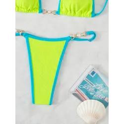 Ensemble bikini sexy - avec des décorations en métal