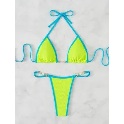 Ensemble bikini sexy - avec des décorations en métal