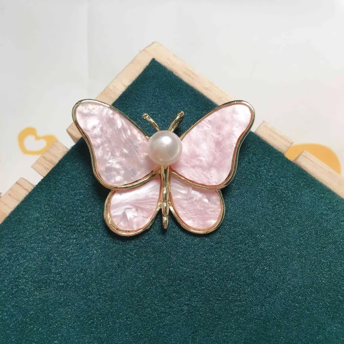 Papillon coquillage avec perle - broche