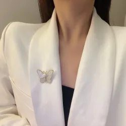 Papillon coquillage avec perle - broche
