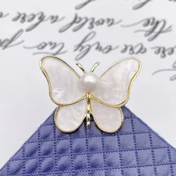 Papillon coquillage blanc - avec une perle - broche