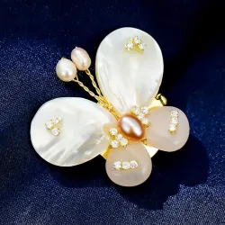 Papillon en nacre - avec cristaux / perles