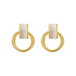 Boucles d'oreilles rondes dorées élégantes - avec opale blanche