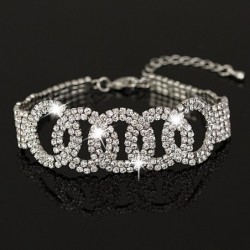 Bracelet en argent luxueux avec cristaux