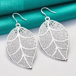 Boucles d'oreilles en argent en forme de feuille