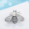 Broche en argent en forme d'abeille - avec une perle