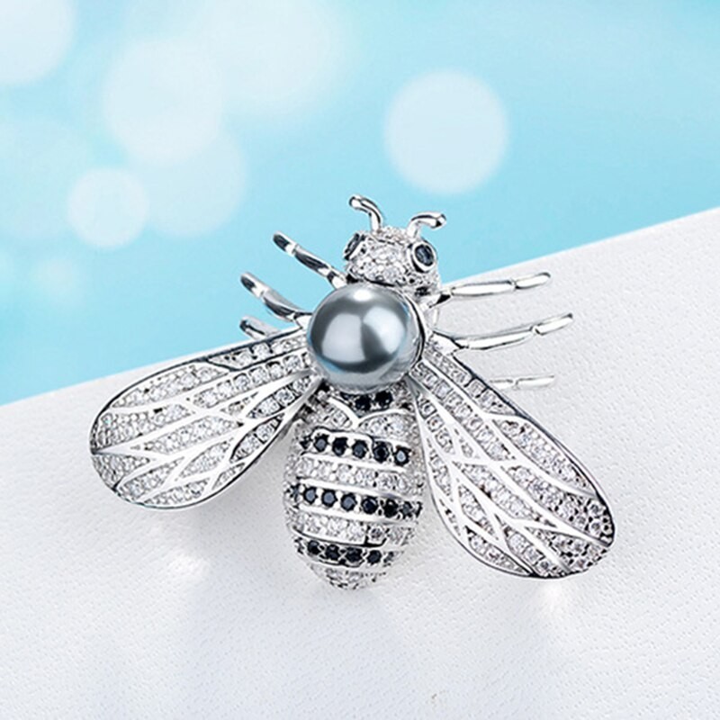 Broche en argent en forme d'abeille - avec une perle