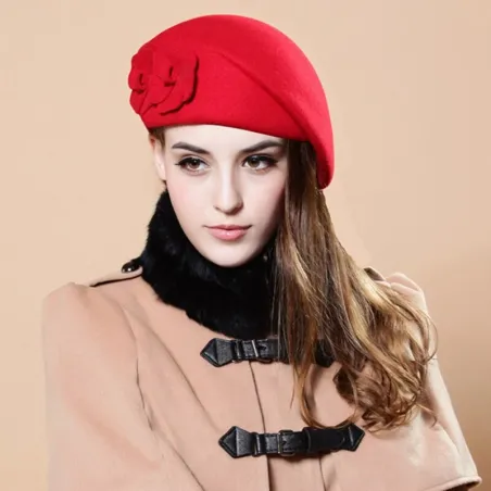 Béret en laine à la mode - avec fleur