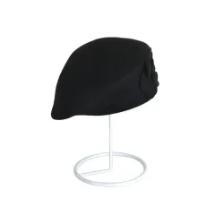 Béret en laine à la mode - avec fleur
