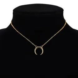 Collier pendentif demi-lune