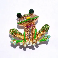 Grenouille en cristal coloré - broche dorée