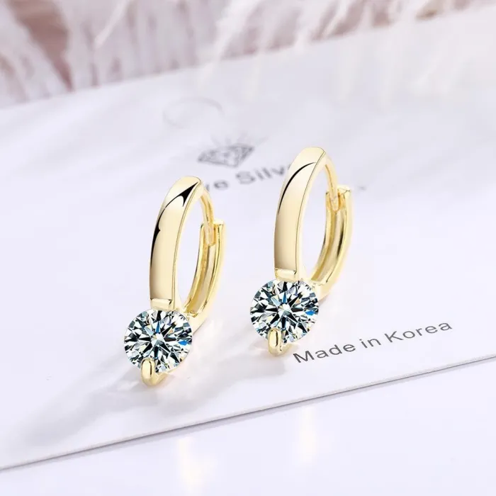Petites boucles d'oreilles rondes avec cristaux blancs