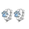 Petites boucles d'oreilles rondes en argent - patte d'animal cristal bleu