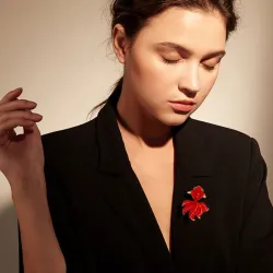 Poisson rouge en cristal rouge - broche élégante