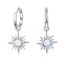 Boucles d'oreilles rondes avec une étoile / opale