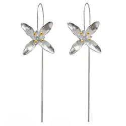 Fleur en argent à quatre feuilles - boucles d'oreilles
