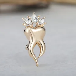 Dent avec couronne de cristal - broche