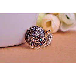 Broche escargot à la mode