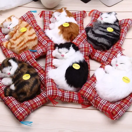 Peluche chat endormi avec son