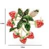 Élégante broche fraise en cristal avec feuilles