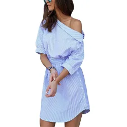 Plus de taille - robe rayée de l'épaule