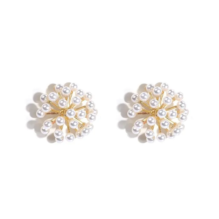 Pearl flower - small stud earringsEarrings