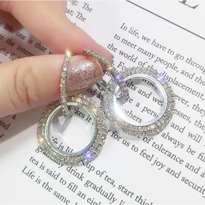 Elégantes boucles d'oreilles en cristal
