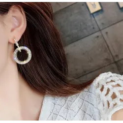 Elegant crystal earringsEarrings