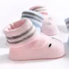 Dessin de caricature - chaussettes de bébé