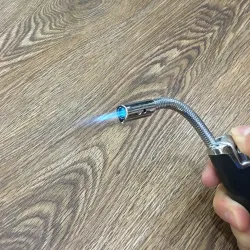 Fenêtre anti-vent avec tuyau flexible