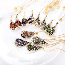 Boucles d'oreilles & collier avec paon en cristal - ensemble de bijoux