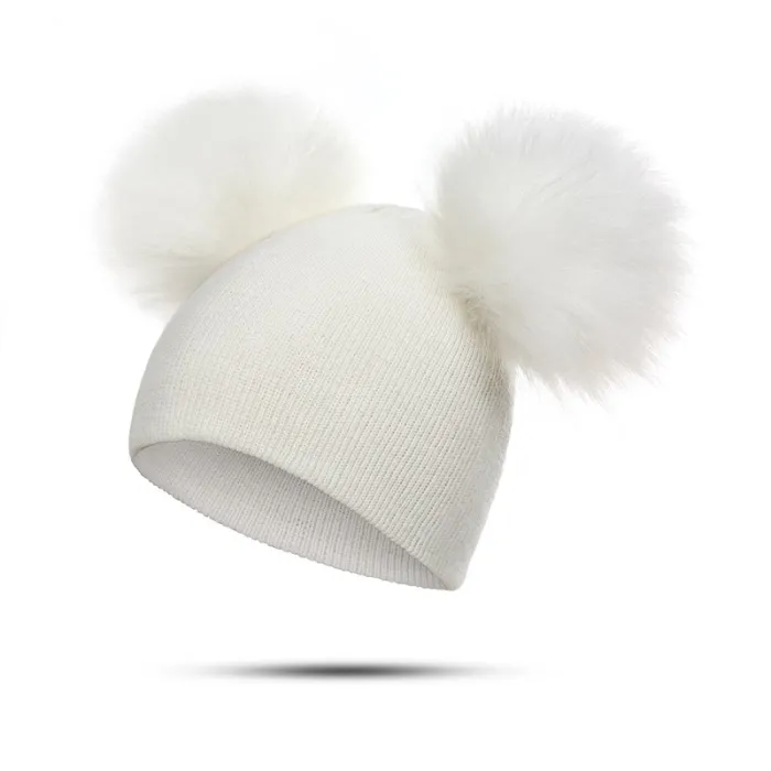 Chapeau d'hiver pour enfants avec pom pom
