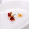 Boucles d'oreilles en or avec rose rouge