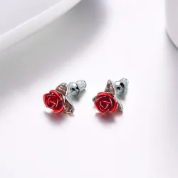 Boucles d'oreilles en or avec rose rouge