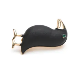 Broche élégante avec corbeaux noirs