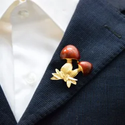 Rouge émail - champignon - broche