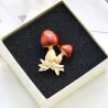 Rouge émail - champignon - broche