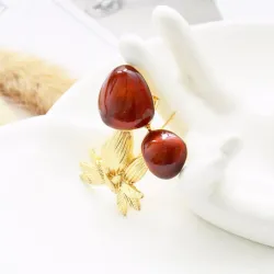 Rouge émail - champignon - broche