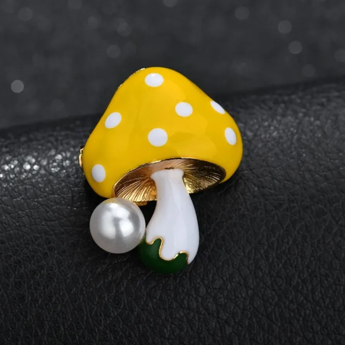 Champignon avec perle - broche élégante