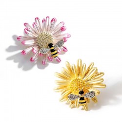 Crystal bee and daisy - an elegant brooch