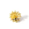 Abe de cristal et marguerite - une broche élégante