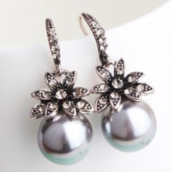 Vintage luxury earrings with crystal flower & pearlEarrings