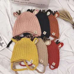 Chapeau d'hiver avec petites cornes de rennes et oreilles - chapeau tricoté pour les enfants