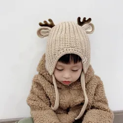 Chapeau d'hiver avec petites cornes de rennes et oreilles - chapeau tricoté pour les enfants