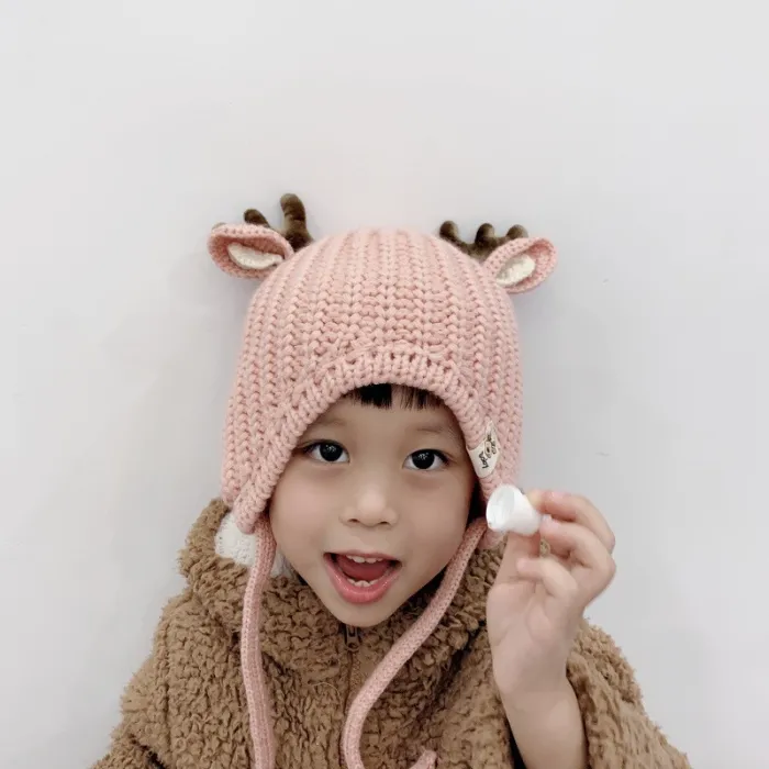 Chapeau d'hiver avec petites cornes de rennes et oreilles - chapeau tricoté pour les enfants